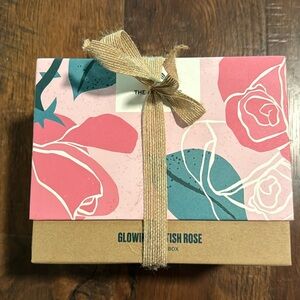 THE BODY SHOP  “Glowing British Rose” big gift set NEW